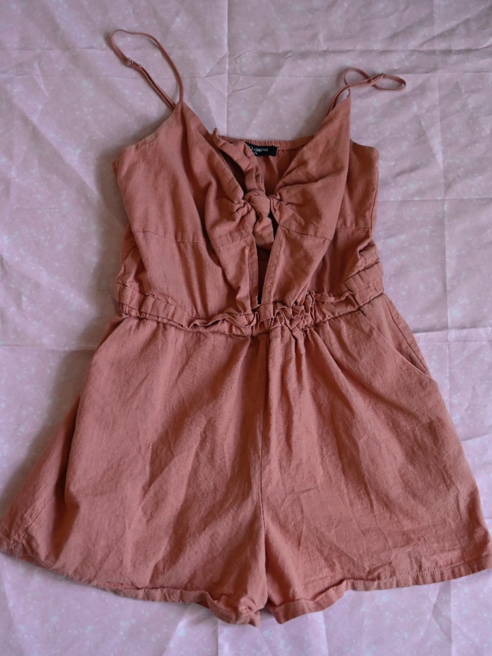 One Clothing Coral Bow Tie Romper – Size M
